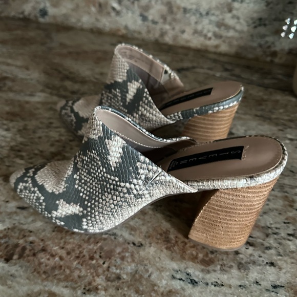 2 pairs of Steve Madden shoes, both are size 8 - Picture 5 of 5